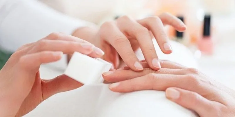 Kỹ thuật sơn móng và vẽ họa tiết