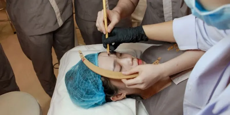 Thực hiện điều khắc lông mày