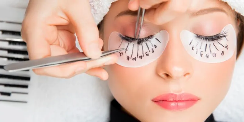  Cách Chăm Sóc Sau Khi Nối Mi Hoa Hồng Đen